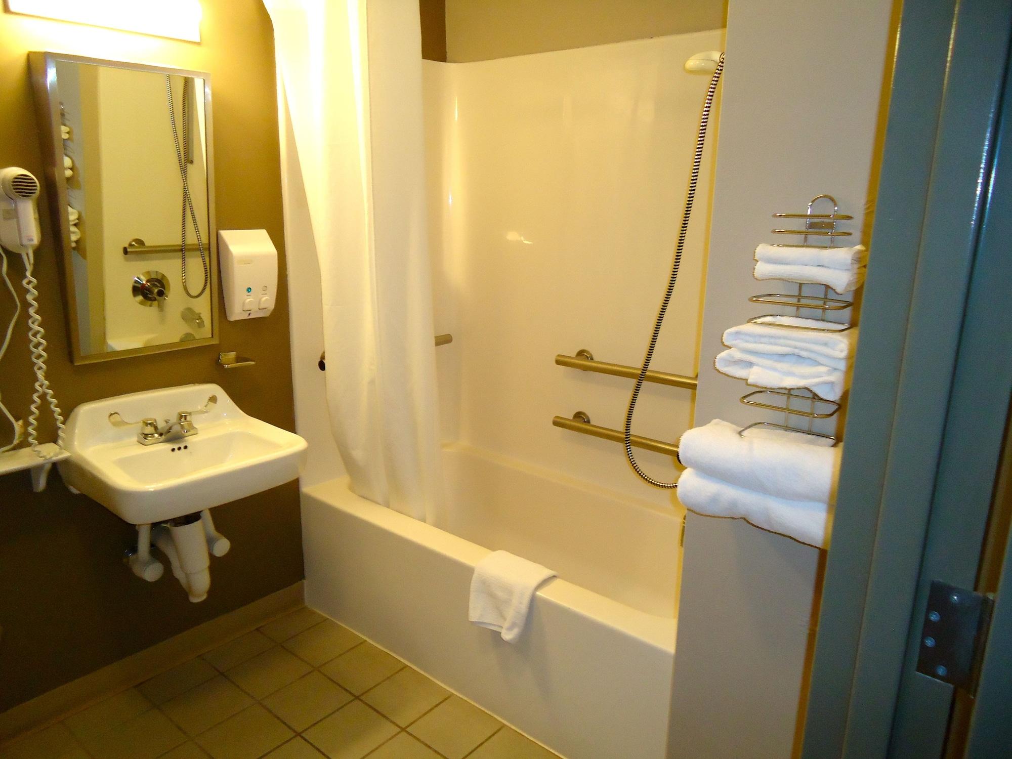 Super 8 By Wyndham Niagara Falls Exterior photo