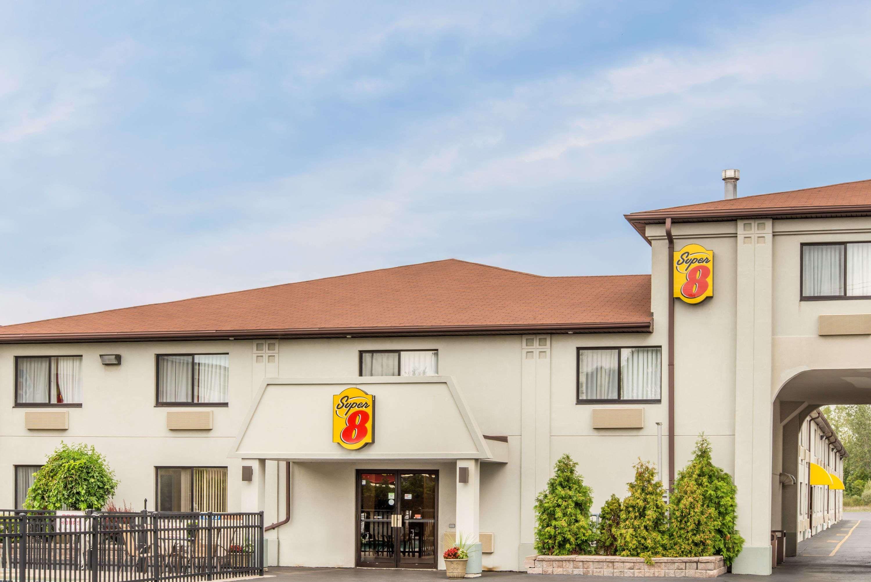 Super 8 By Wyndham Niagara Falls Exterior photo