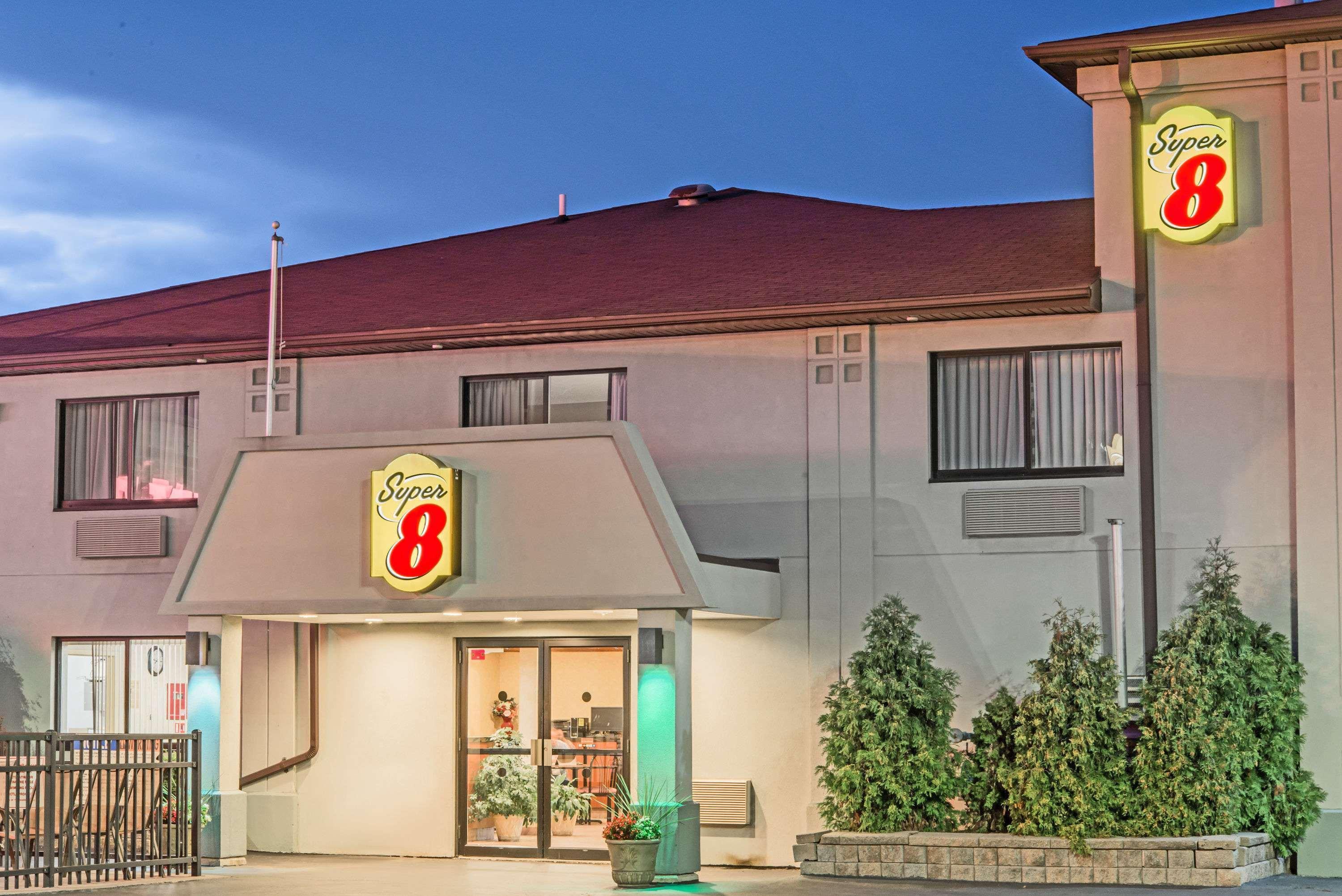 Super 8 By Wyndham Niagara Falls Exterior photo