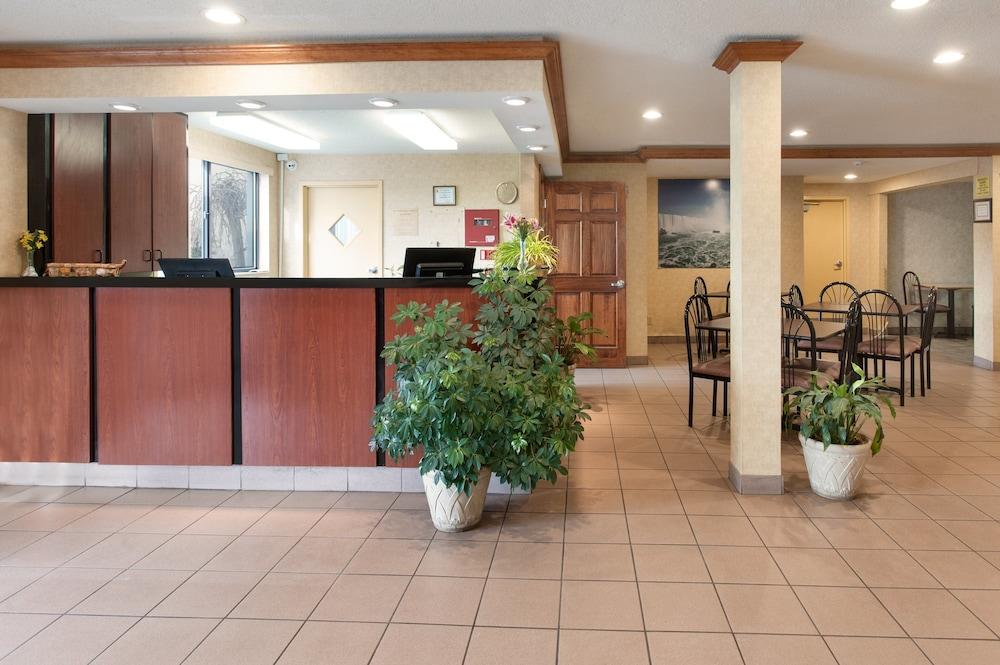 Super 8 By Wyndham Niagara Falls Exterior photo