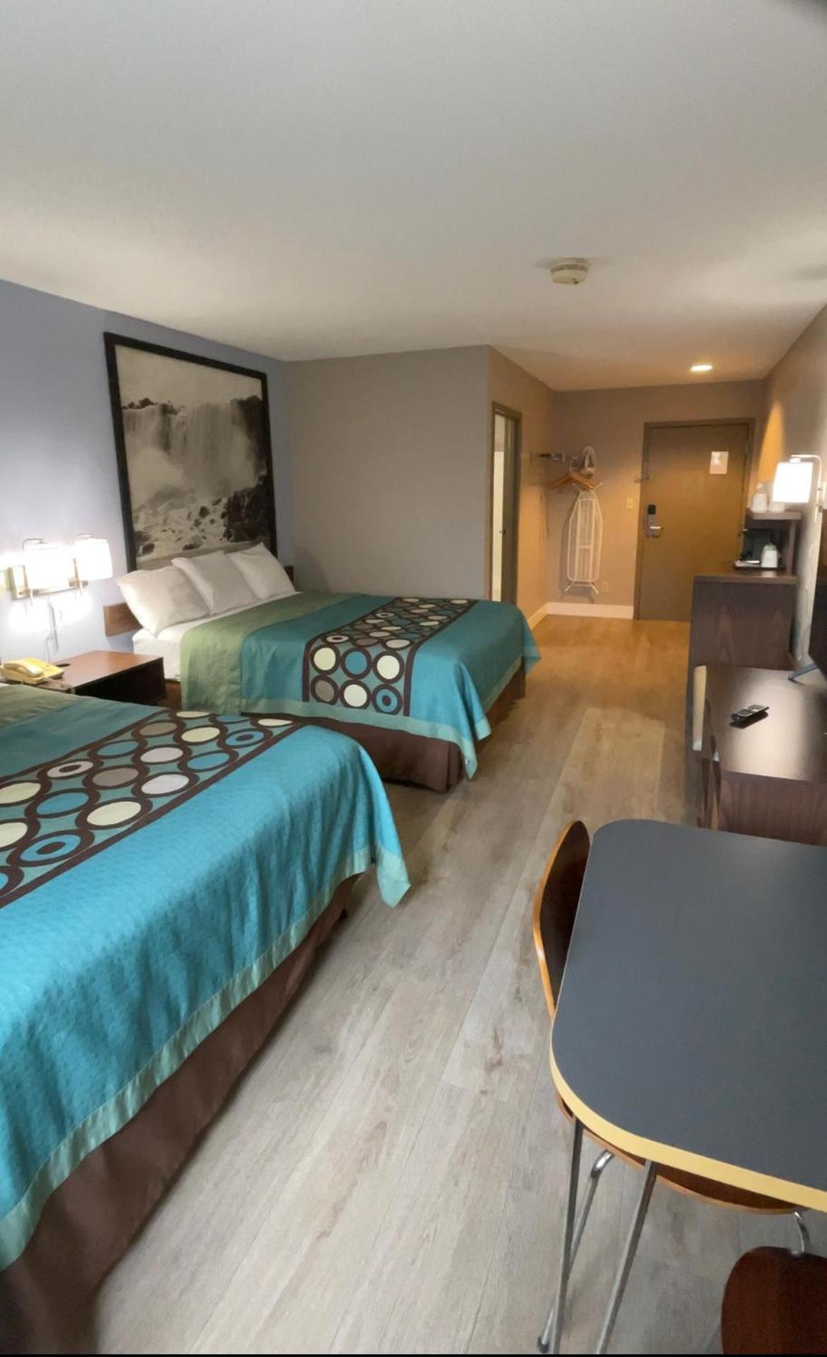 Super 8 By Wyndham Niagara Falls Exterior photo